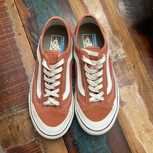 Size 7.5 women’s vans decon